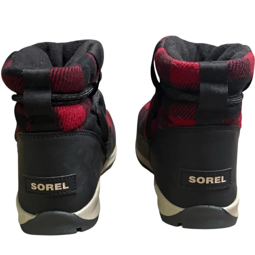 SORREL Whitney Short Winter Boots in Buffalo Plaid Size 8 — VERY GENTLY WORN!!!